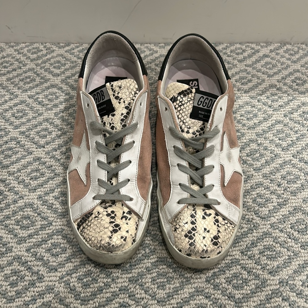GUC Women’s Golden Goose superstars size 39